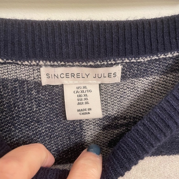 Sincerely Jules Bow Patterened Sweater Size XL - Picture 2 of 4